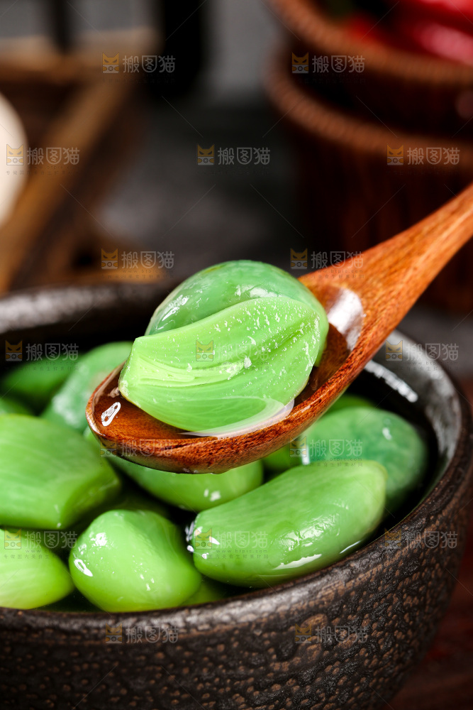 深底上的腊八蒜