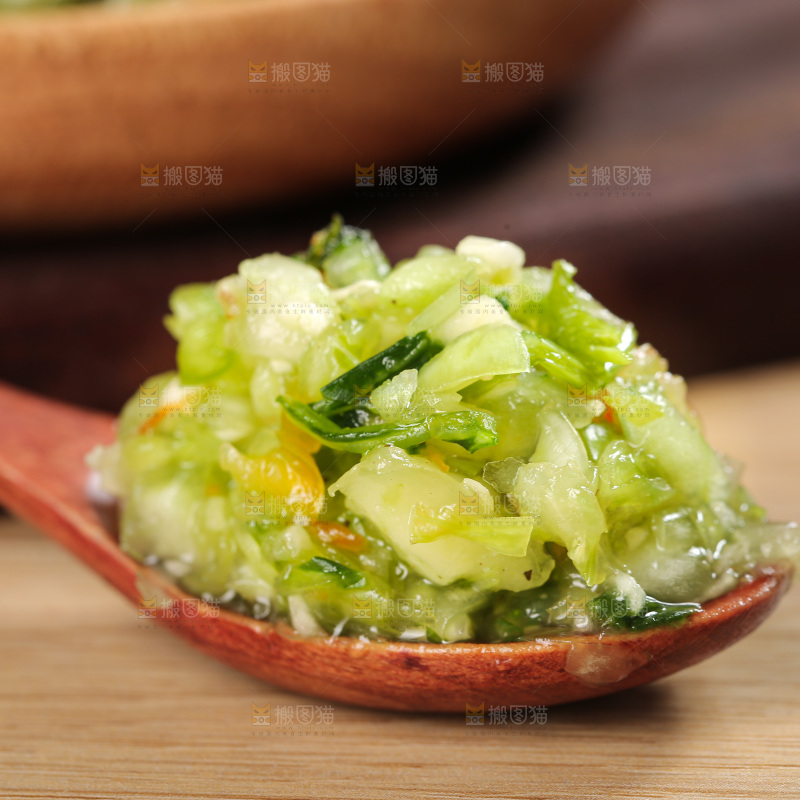 深底上的酸菜