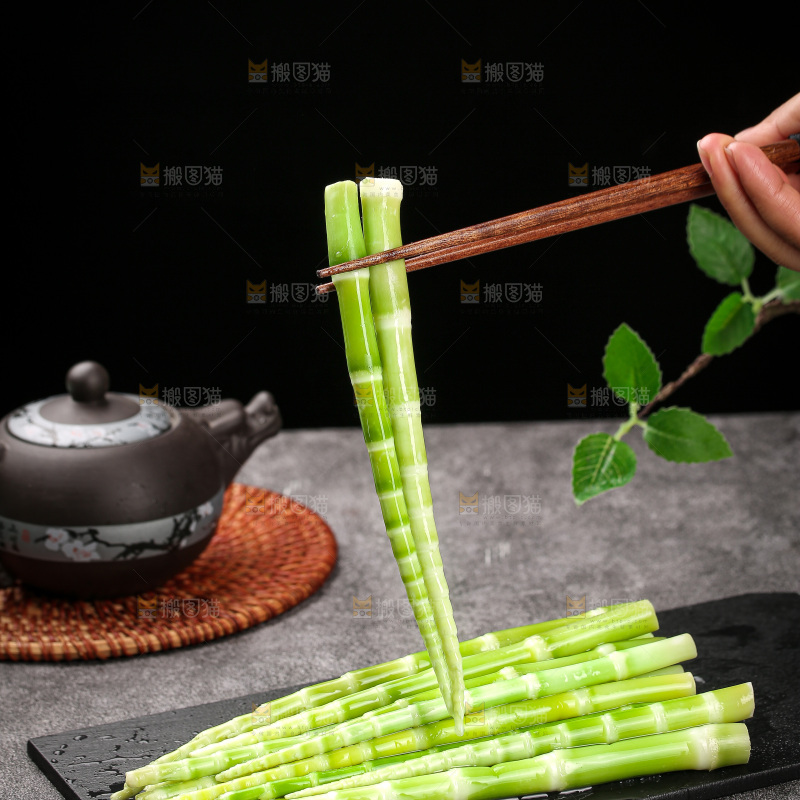 深底上的翡翠笋