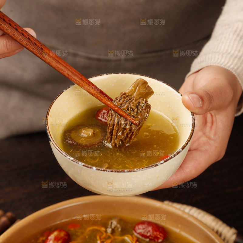 深底上的鸡汤