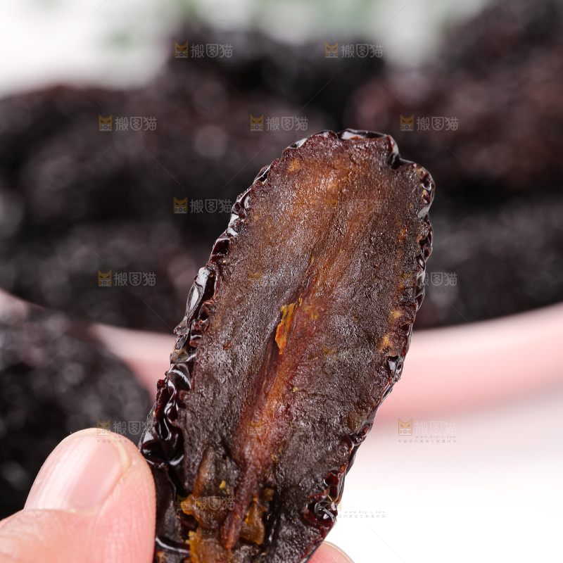 浅底上的黑晶枣