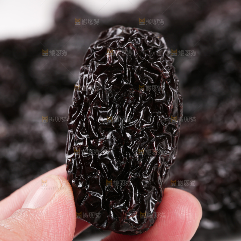 浅底上的黑晶枣