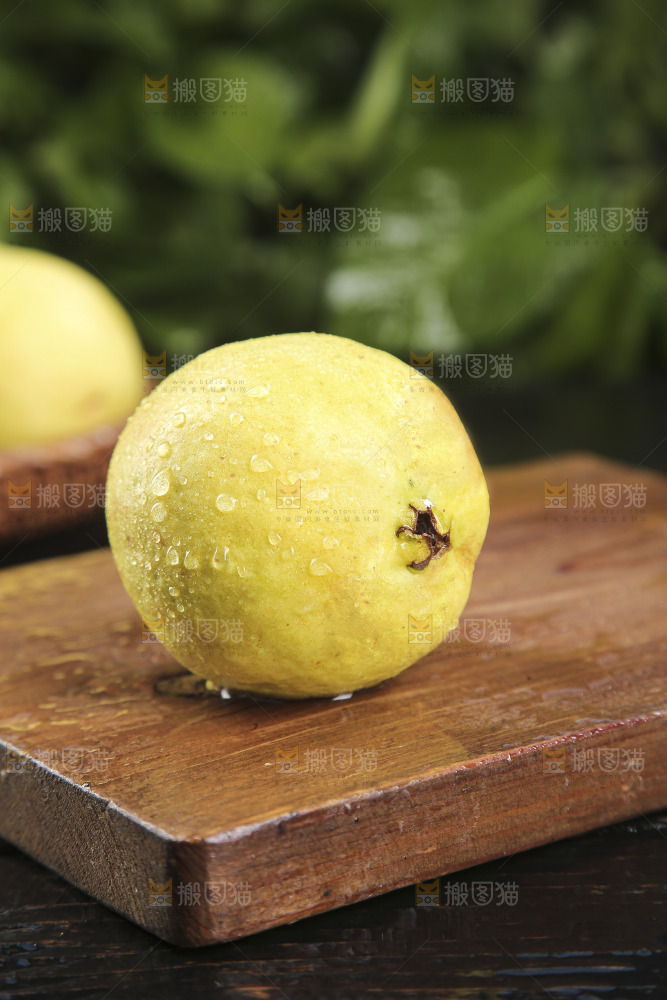 深底上的奶油芭乐