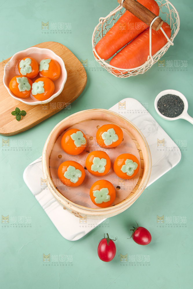 浅底上的柿子汤圆