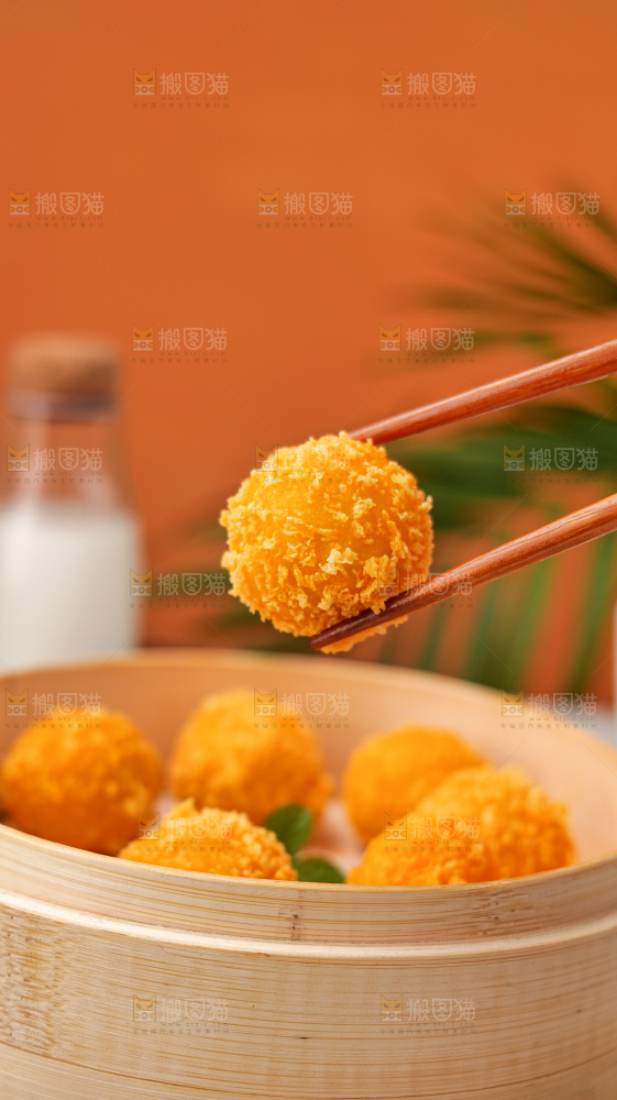 浅底上的炸汤圆