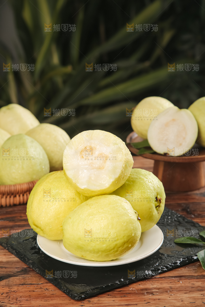 深底上的白心芭乐