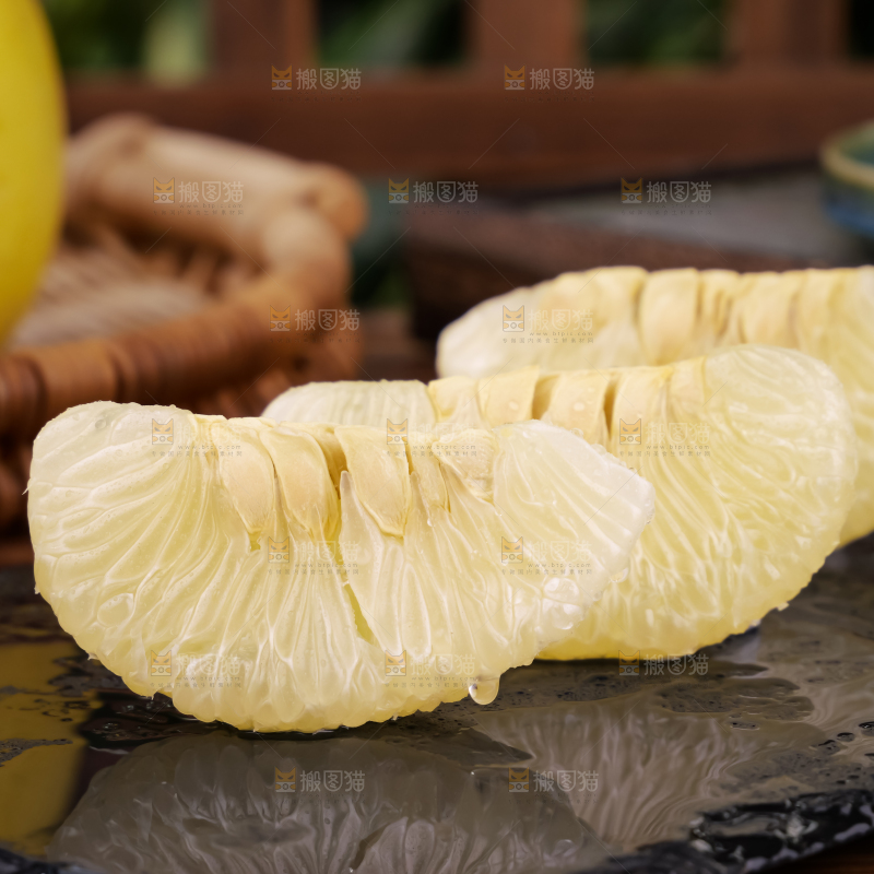 深底上的冰糖柚