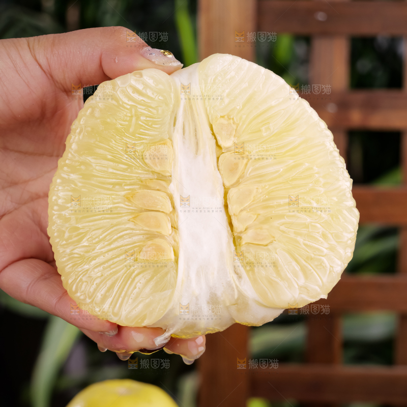 深底上的冰糖柚