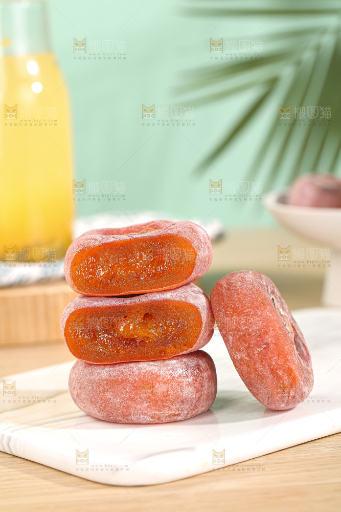 浅底上的圆柿饼