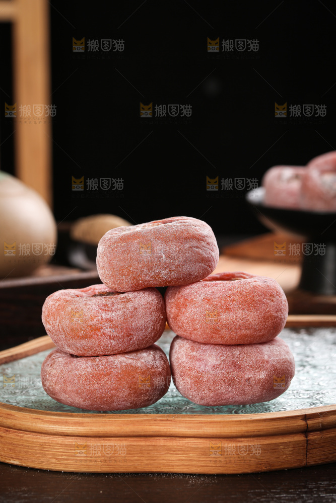 深底上的圆柿饼