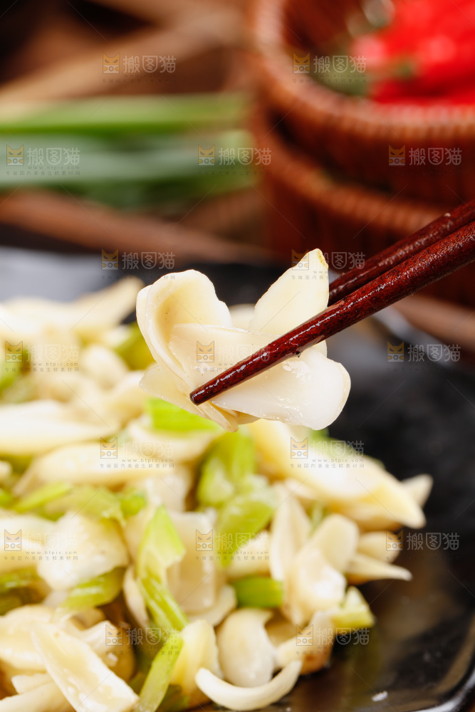 芹菜炒百合