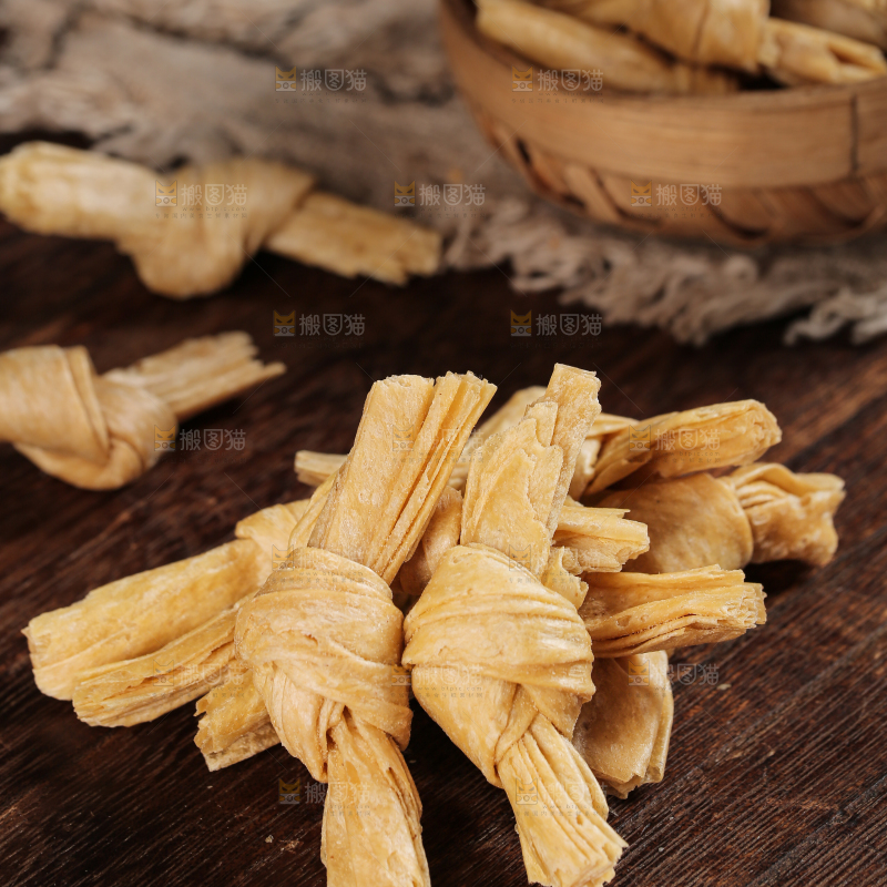 深底上的豆结