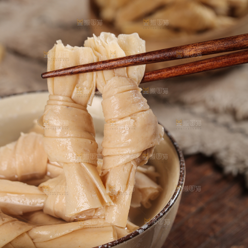 深底上的豆结