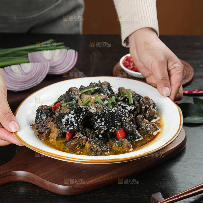 辣炒乌鸡
