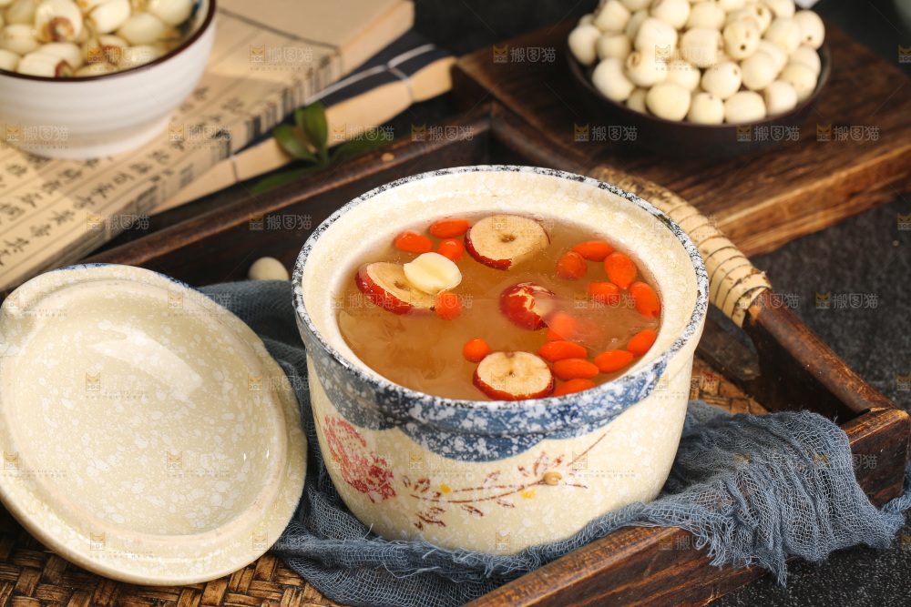 莲子银耳汤