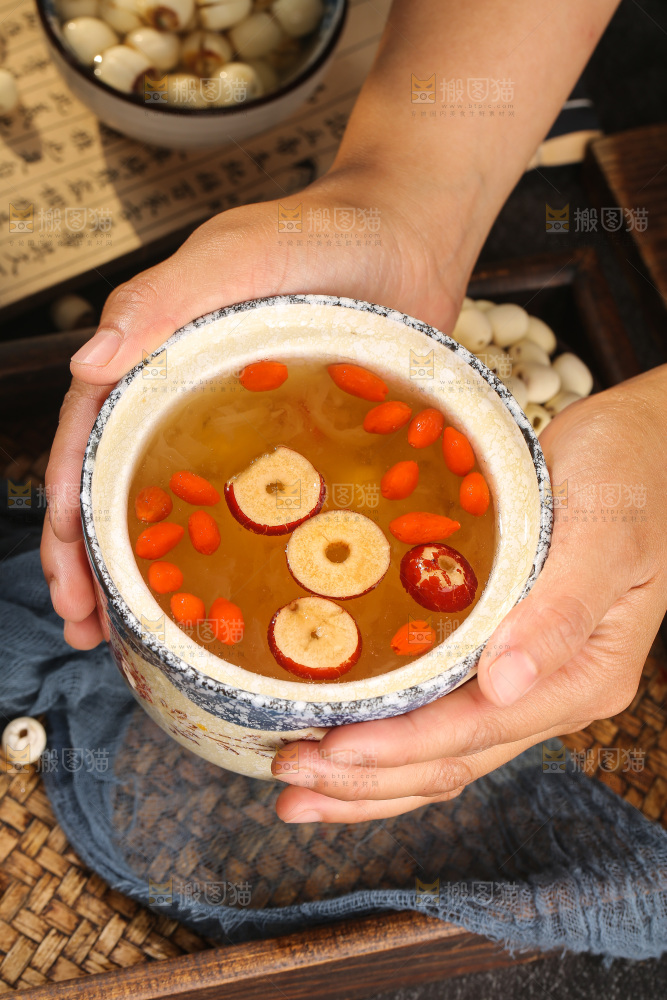 莲子银耳汤