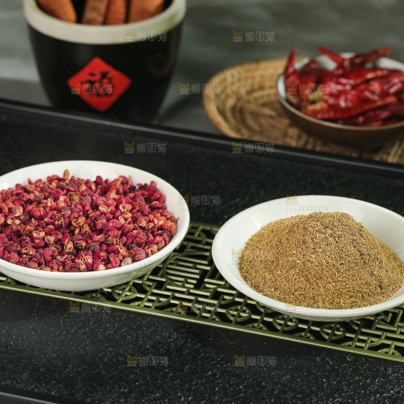 深底上的花椒粉