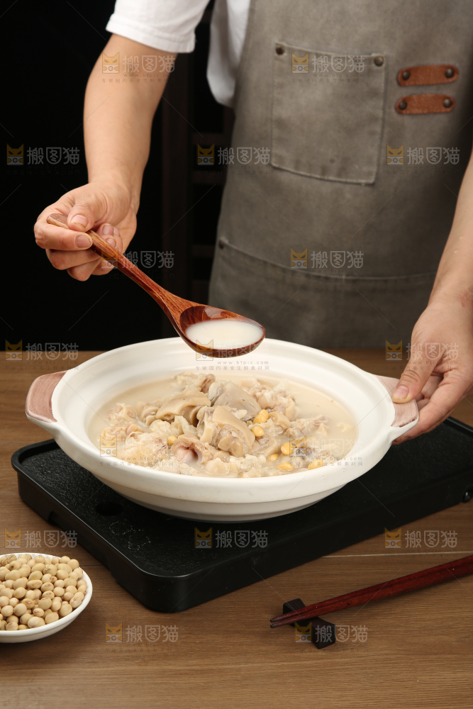 猪蹄炖黄豆