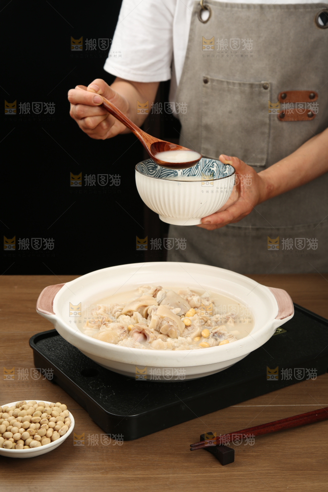 猪蹄炖黄豆