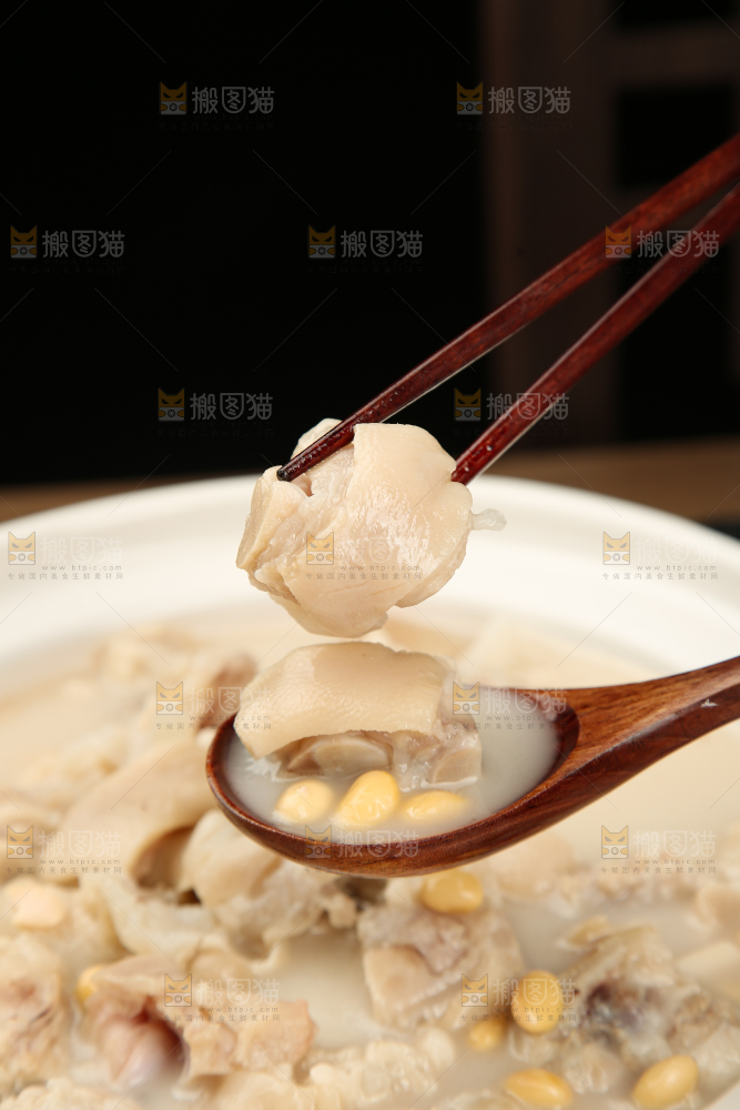 猪蹄炖黄豆