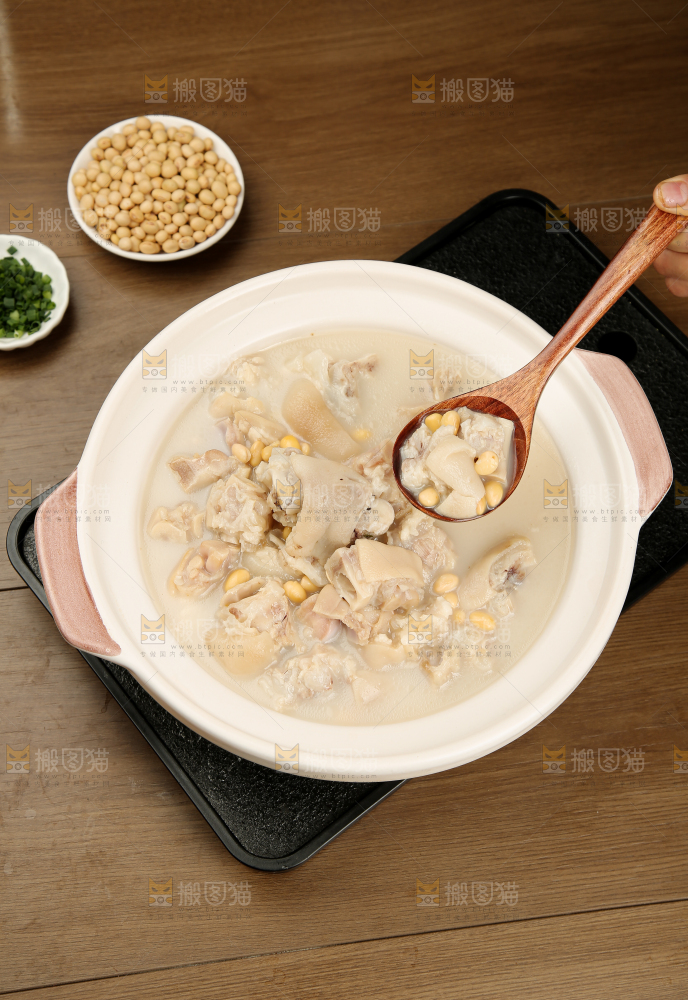 猪蹄炖黄豆
