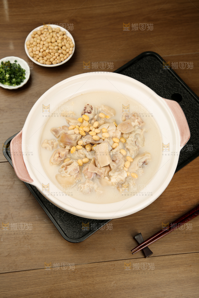 猪蹄炖黄豆