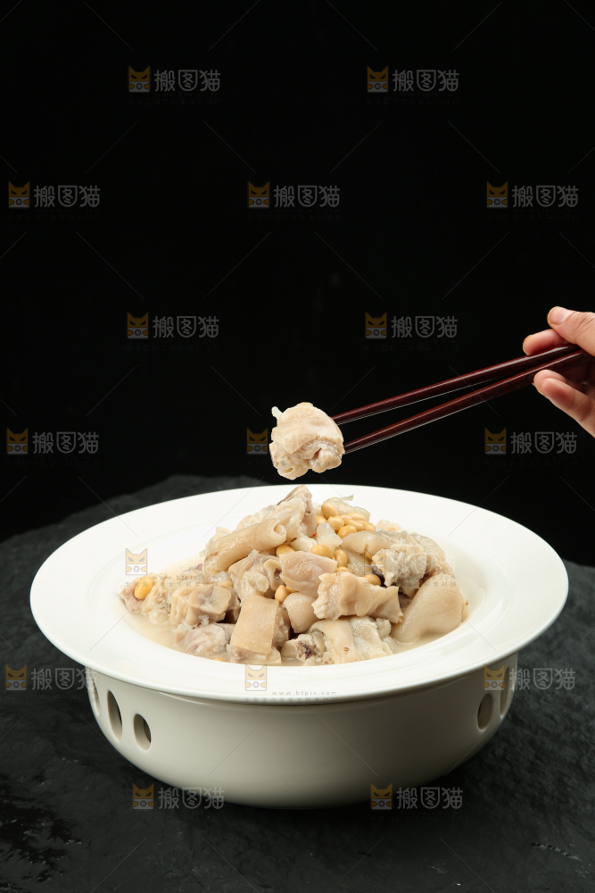 猪蹄炖黄豆