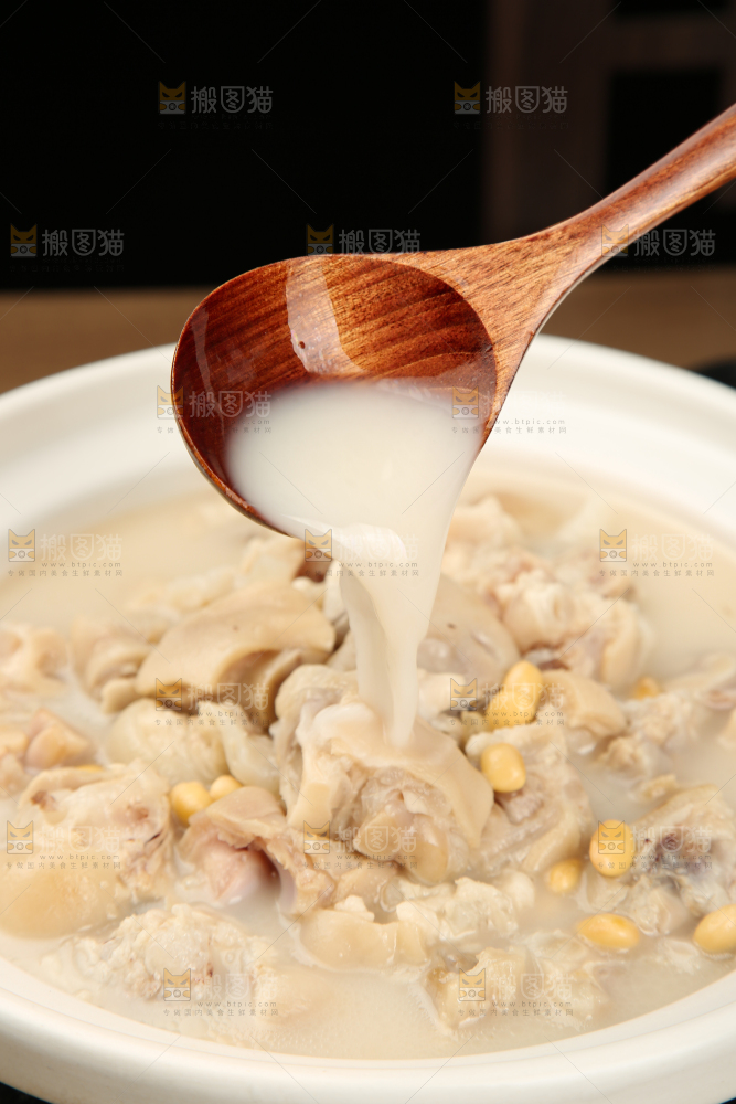 猪蹄炖黄豆