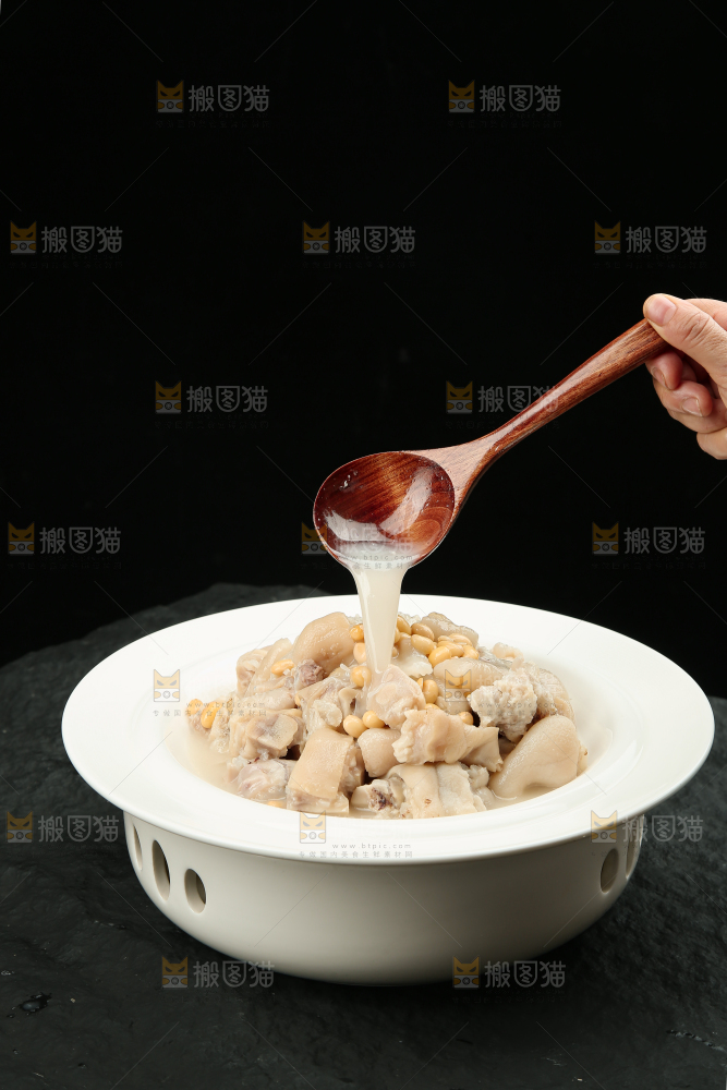 猪蹄炖黄豆