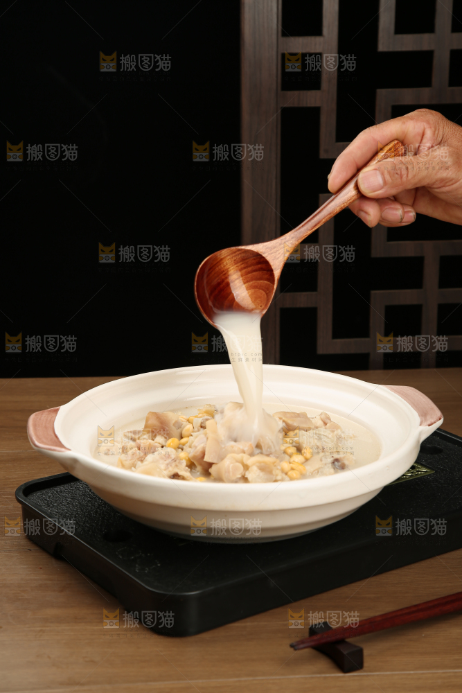 猪蹄炖黄豆