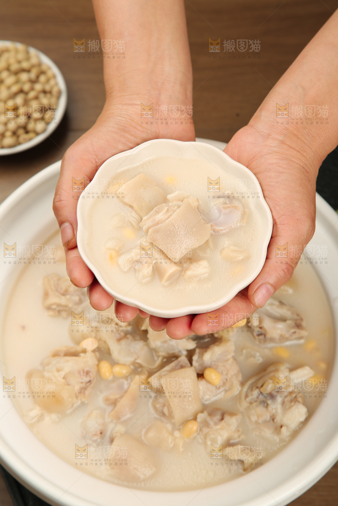 猪蹄炖黄豆