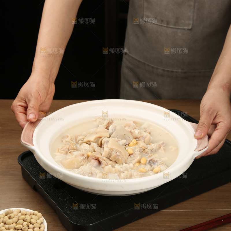 猪蹄炖黄豆