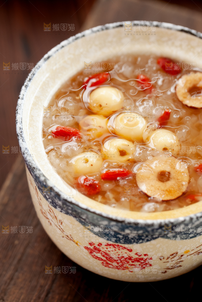 莲子银耳羹