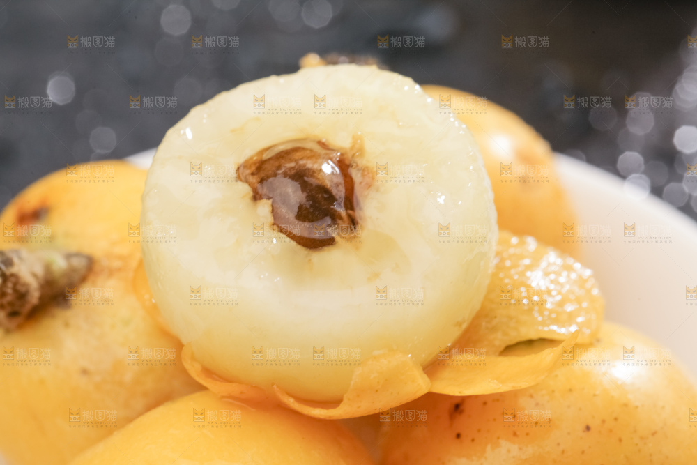 白玉枇杷