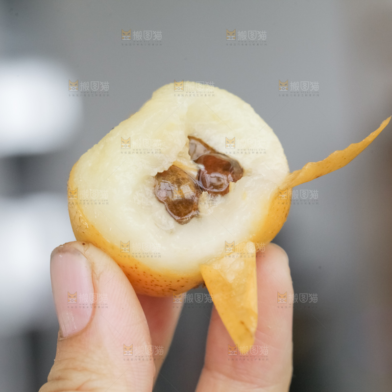 白玉枇杷