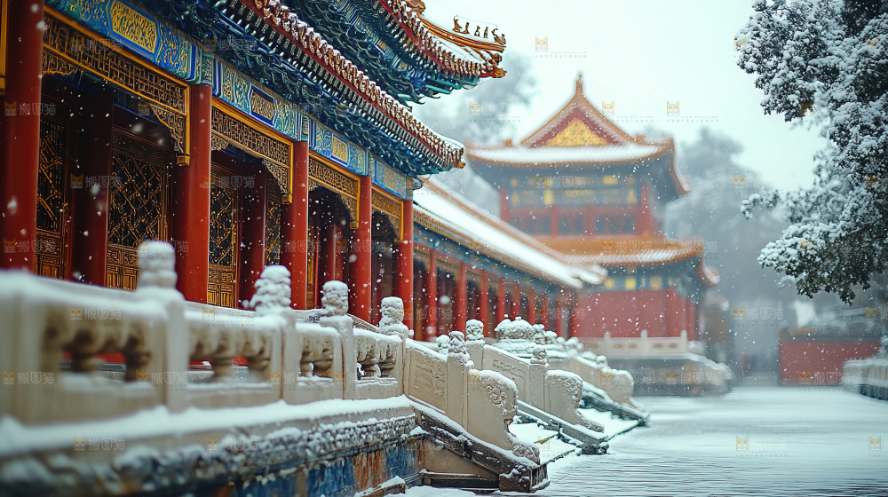 宫殿冬季飘雪新年传统建筑红墙