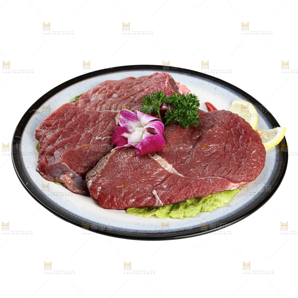 白底上的新鲜牛肉